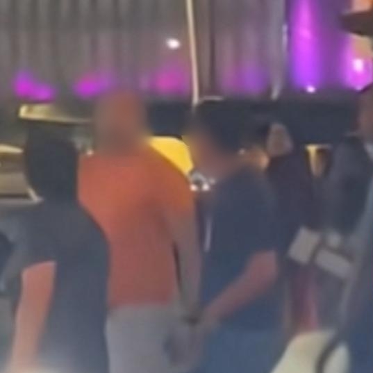 Pertama Kali Didenda RM2,000, Jurugambar Jalanan KLCC Tunggu Dapat Lesen 4 Pertama Kali Didenda RM2,000, Jurugambar Jalanan KLCC Tunggu Dapat Lesen