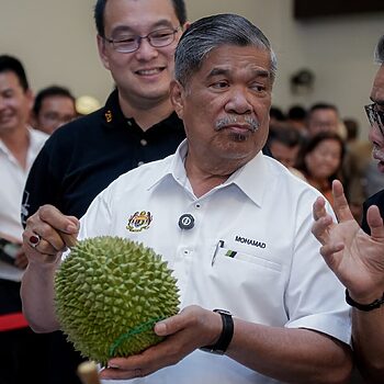 'Pihak Hotel Disaran Sedia Ruang Khas Untuk Tetamu Nikmati Durian' – Mat Sabu 5 'Pihak Hotel Digesa Benarkan Tetamu Makan Durian' – Mat Sabu