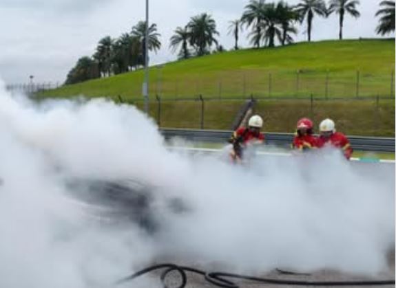 Bukan Kebocoran Tangki, Ini Punca Sebenar BMW Terbakar Di Litar Sepang 4 Bukan Kebocoran Tangki, Ini Punca Sebenar BMW Terbakar Di Litar Sepang