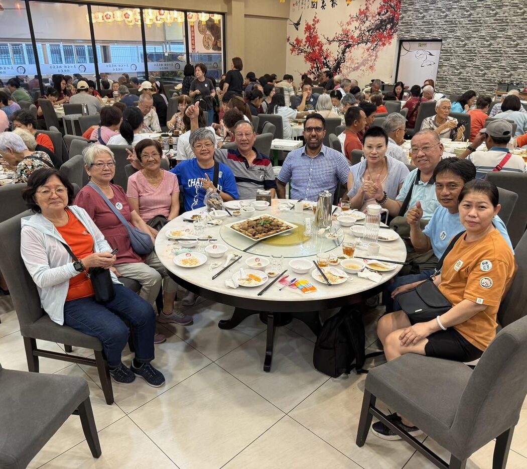 Laku Keras, Rakyat Singapura Berebut Ikut Ahli Politik Seberang Malaysia Makan Bufet Durian Musang King