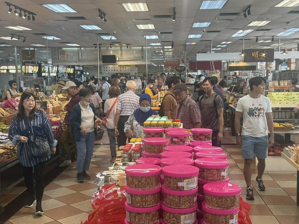Laku Keras, Rakyat Singapura Berebut Ikut Ahli Politik Seberang Malaysia Makan Bufet Durian Musang King