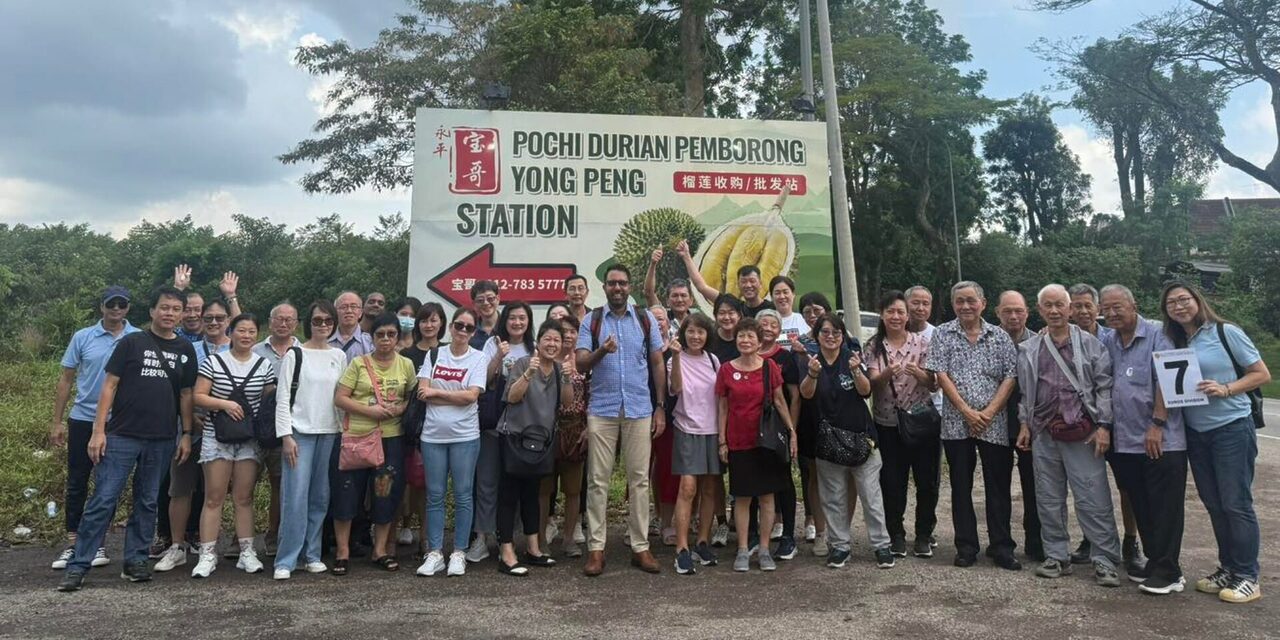 Laku Keras, Rakyat Singapura Berebut Ikut Ahli Politik Seberang Malaysia Makan Bufet Durian Musang King