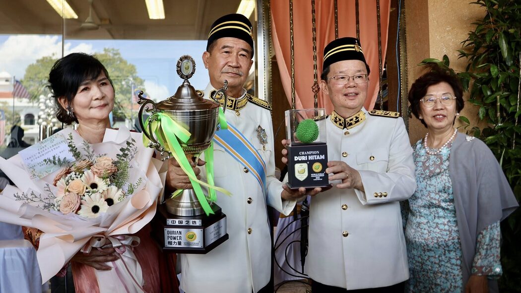 Tauke Durian Black Thorn Dari Pulau Pinang Terkejut Dapat Gelaran 'Datuk' 2 Tauke Durian Black Thorn Dari Pulau Pinang Terkejut Dapat Gelaran 'Datuk'