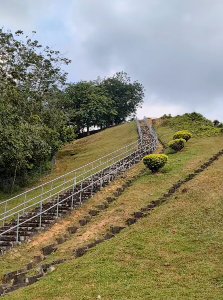 Akhirnya Terjawab, Lelaki Ini Bongkar Apa Menanti Di Puncak Pedas Linggi Lookout Point