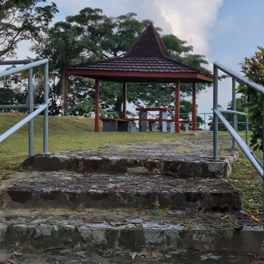 Akhirnya Terjawab, Lelaki Ini Bongkar Apa Menanti Di Puncak Pedas Linggi Lookout Point 3 look