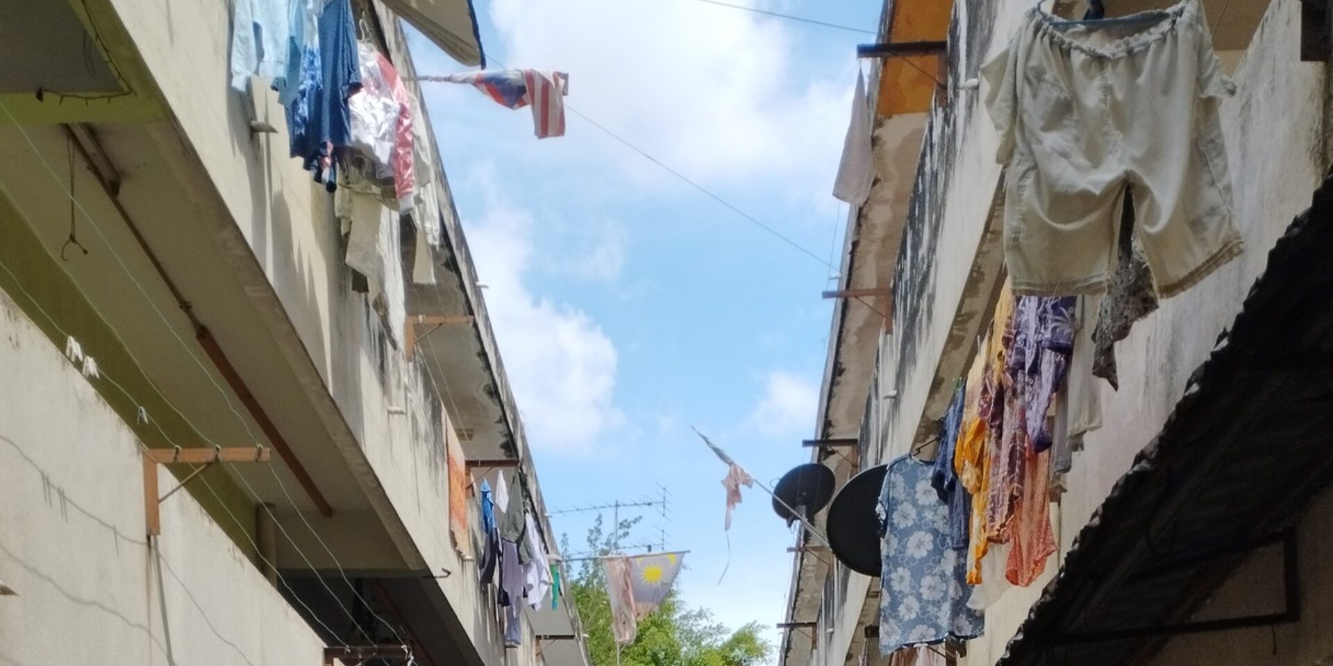 'Dah Lama Bersabar, Hasilnya Kena Pijak' – Wanita Bergaji RM7,000 Menyesal Tinggal Di Flat B40