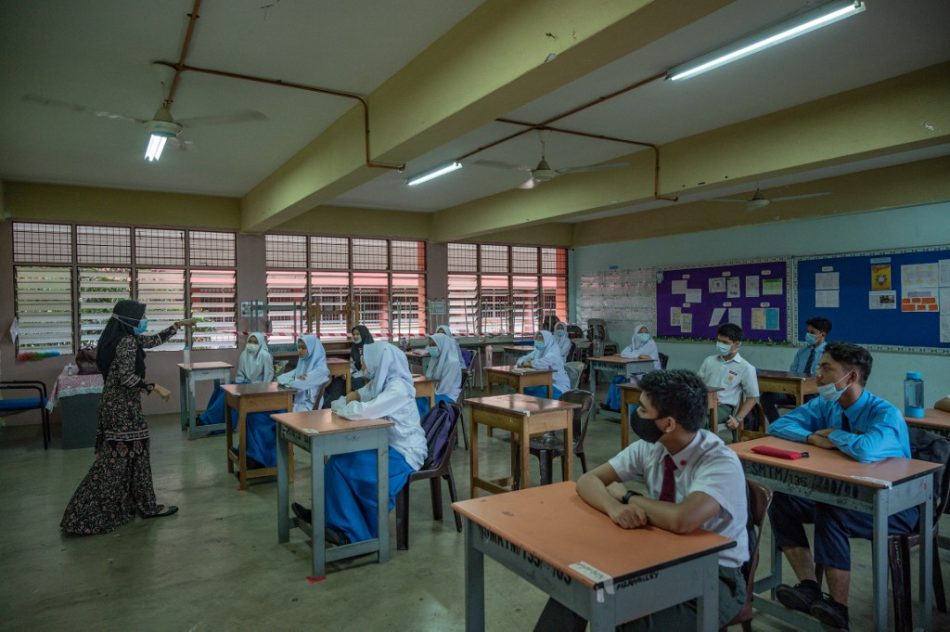 'Bahagi, Darab Pun Tak Pandai' - Guru Ini Kongsi Realiti Pahit Pelajar Sekolah 3 Guru