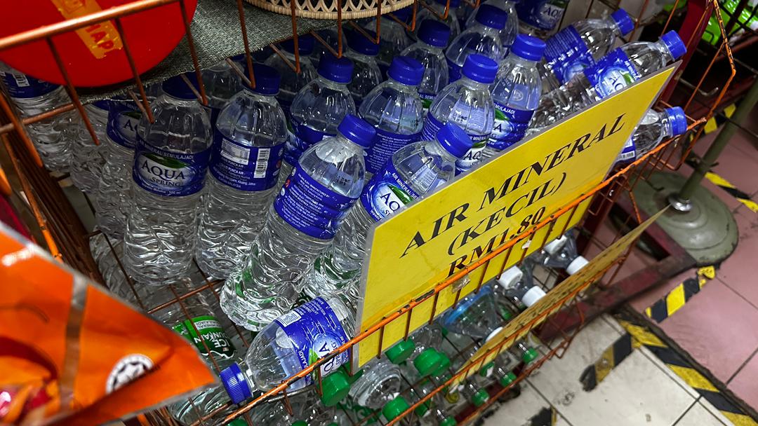 Benarkah Hanya Dua Jenama Air Mineral Dijual Di R&R PLUS?