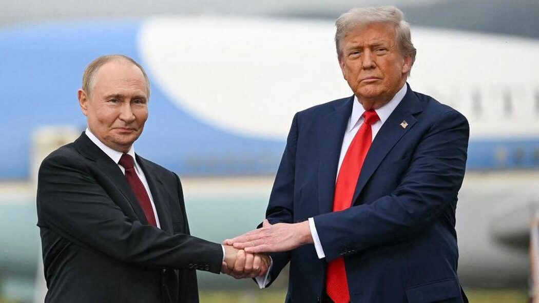 Benarkah Pengawal Peribadi Bawa Beg 'Najis' Putin Untuk Sidang Kemuncak Trump?