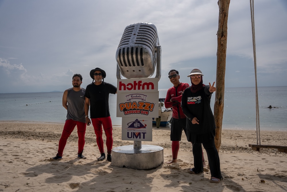 Siaran Langsung Radio Terdalam di Laut Terbuka, Hot FM Catat Rekod ASEAN