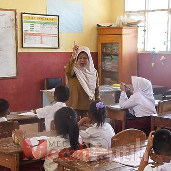 Realiti Pahit Guru Di Indonesia, Hanya Terima Gaji RM90 Sebulan 6 Guru