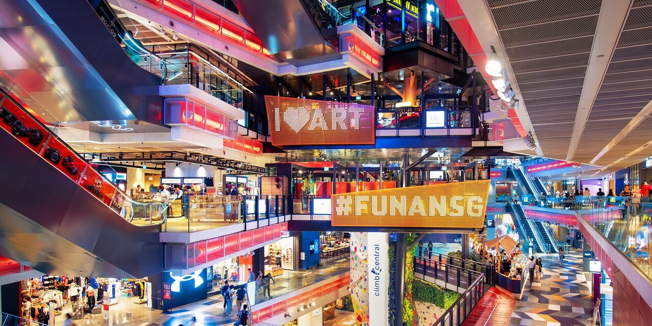 Gaji Minima Pekerja Runcit Singapura Akan Dinaikkan Sehingga RM8,500, Satu Berita Buruk Buat 'Pejuang SGD' Dari Malaysia, Kenapa?