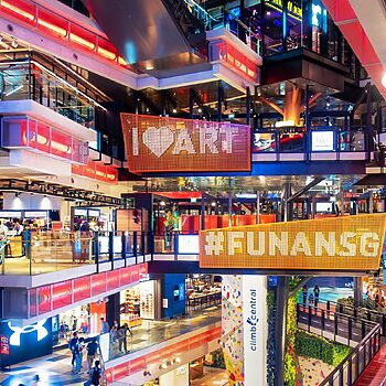 Gaji Minima Pekerja Runcit Singapura Akan Dinaikkan Sehingga RM8,500, Satu Berita Buruk Buat 'Pejuang SGD' Dari Malaysia, Kenapa?