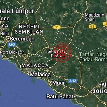 'Gempa Bumi: Orang Ramai Diminta Kekal Tenang, Rujuk Maklumat Rasmi MET Malaysia' – Zahid Hamidi 4 'Gempa Bumi: Orang Ramai Diminta Kekal Tenang, Rujuk Maklumat Rasmi MET Malaysia' – Zahid Hamidi