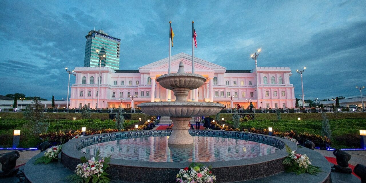 Kompleks Satria Pertiwi, Pejabat Premier Sarawak Baharu Ala 'White House'