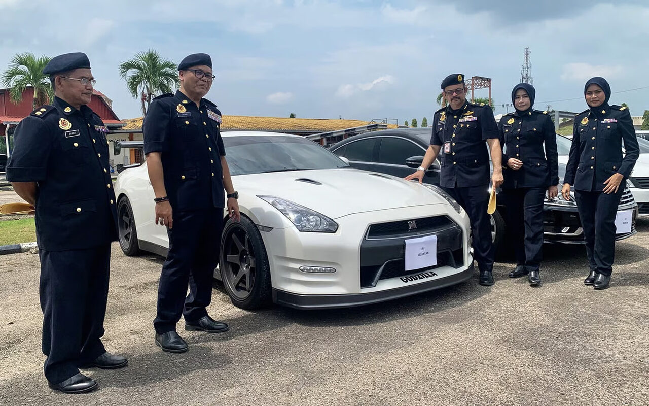 Nissan GT-R Antara 13 Kereta Mewah Bernilai RM5 Juta Disita JPJ Kelantan