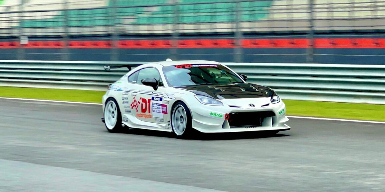 Pelumba Profesional Jepun Tawan Litar Sepang Dengan Toyota GR86 Istimewa