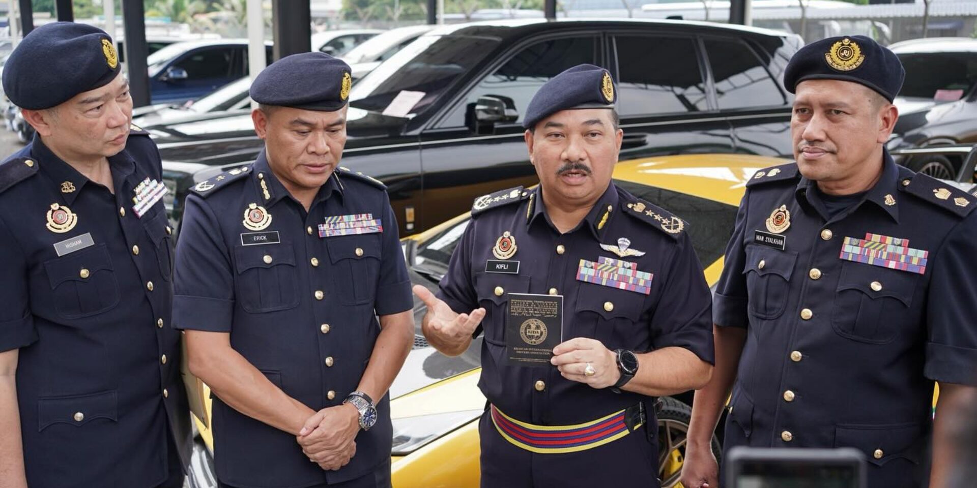 Seorang Selebriti, 'Influencer' Tampil Bayar Cukai Jalan Kereta Mewah Tamat Tempoh