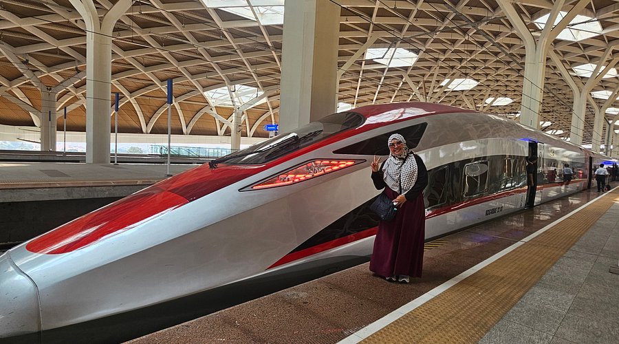 Lebih 750 Orang Naik Dalam Sehari, Rakyat Malaysia Pengguna Terbesar Kereta Api Laju Indonesia