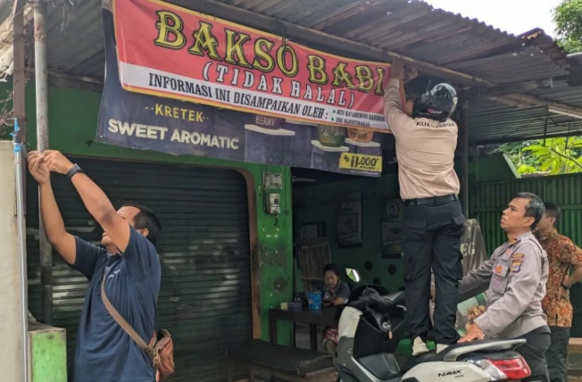 Pelanggan Muslim Bakso Popular Di Indonesia Terkejut Rupanya Makan 'Bakso Babi' Hampir Sedekad