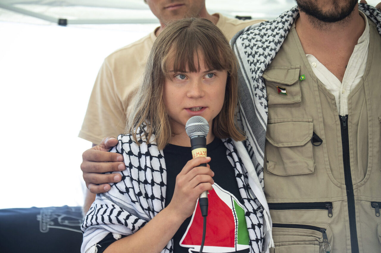 Aktivis Dedah Greta Thunberg Diheret Dan Dipaksa Cium Bendera Isr*el