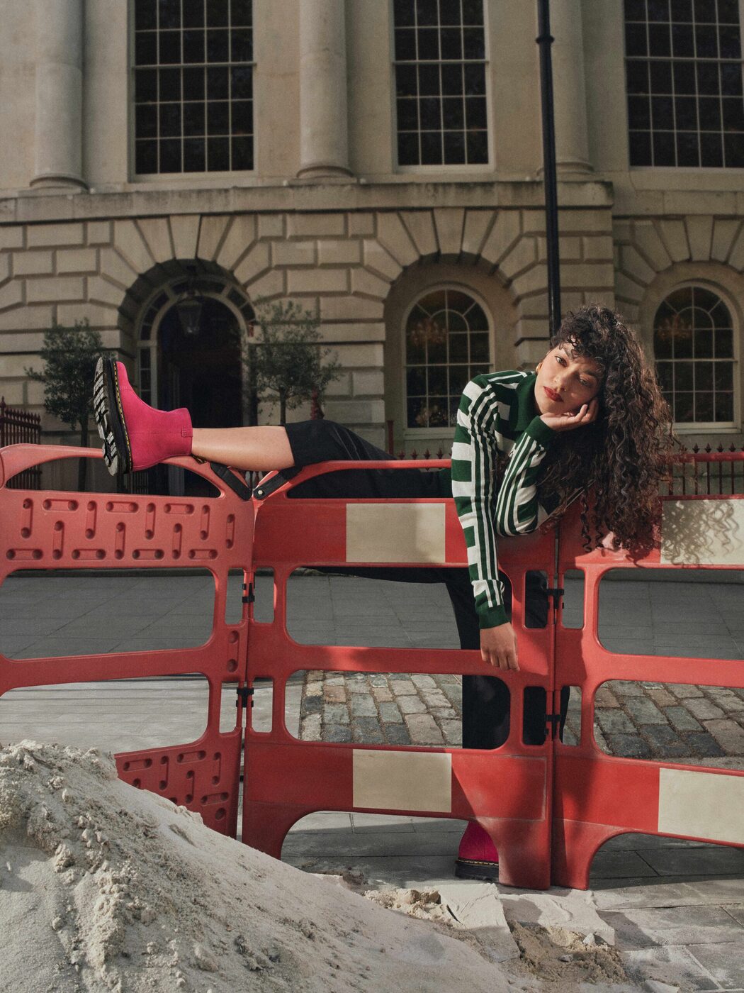 Dr. Martens Perkenal But Baharu Berteraskan Tapak Ikonik Zebzag