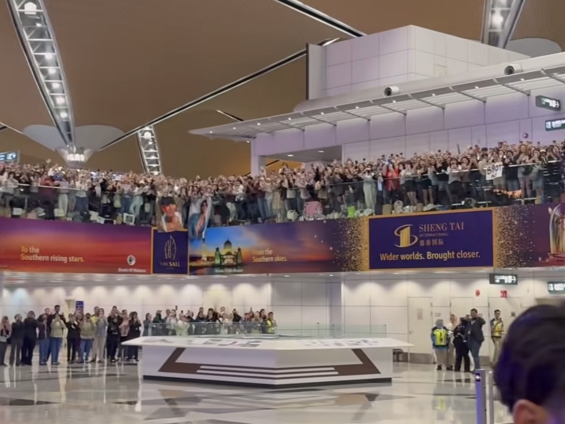 Netizen Indonesia Persoal Budaya Peminat Malaysia Sambut Artis K-Pop Di KLIA