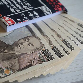 Ringgit Malaysia Mengukuh, Ramai Warga Tempatan Borong Duit Jepun Dan Korea Selatan Untuk 'Travel' 2 Ringgit Malaysia Mengukuh, Ramai Warga Tempatan Borong Duit Jepun Dan Korea Selatan Untuk 'Travel'