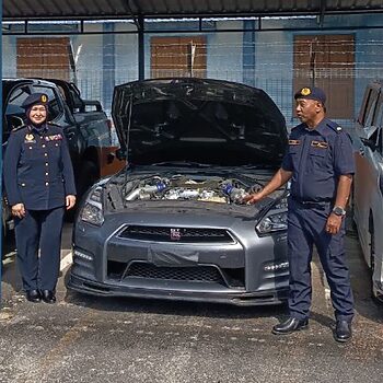 Tak Perasan 'Roadtax' Mati, JPJ Perlis Sita Nissan GT-R Milik Ahli Perniagaan Dari Kedah 4 Tak Perasan 'Roadtax' Mati, JPJ Perlis Sita Nissan GT-R Milik Ahli Perniagaan Dari Kedah