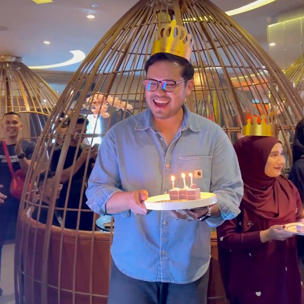 Khairul Aming Belanja 100 Pekerja Rasai Hotel '5 Star', Wagyu A5 Di Kuala Lumpur