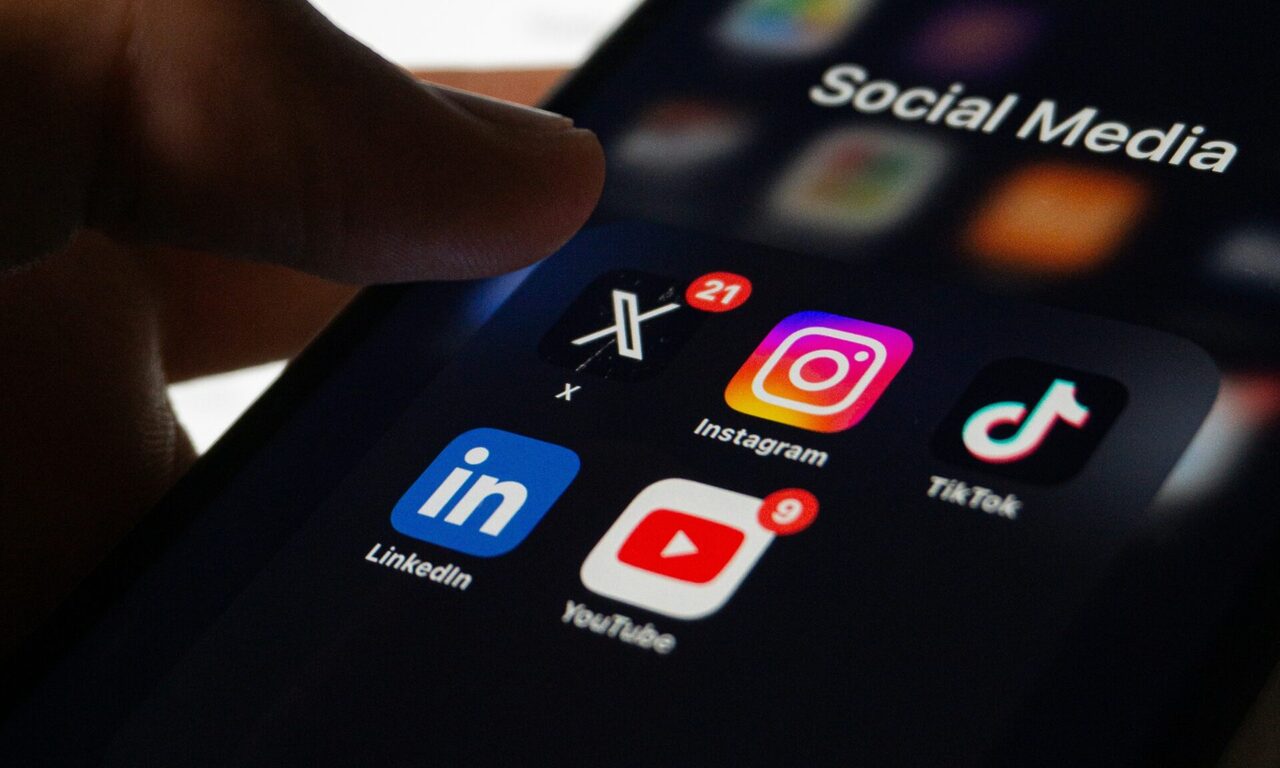 Pengguna Bakal Diwajibkan Buat eKYC Untuk Pengesahan Media Sosial