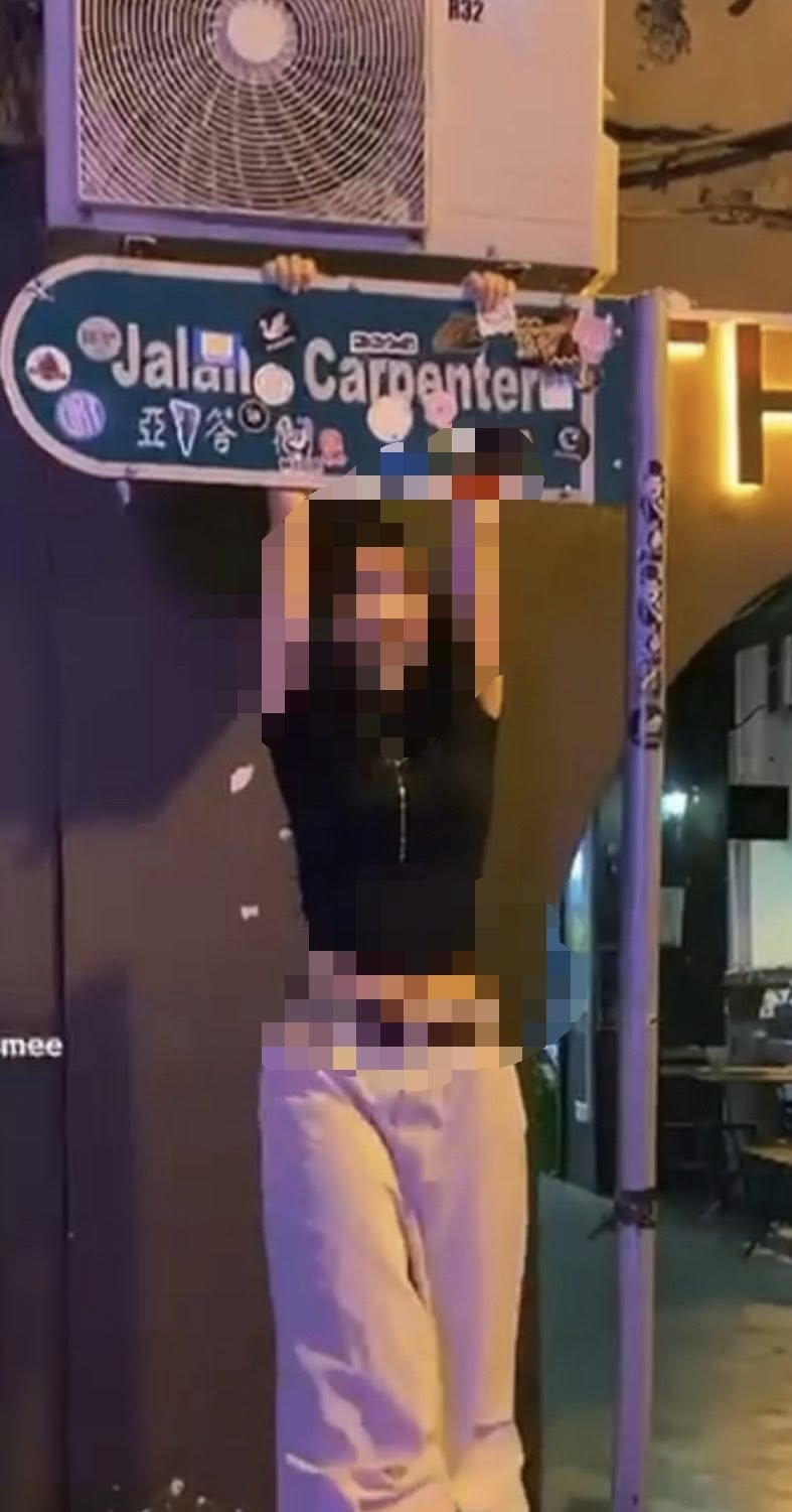 DBKU Ambil Tindakan Tegas, Penjara Dan Denda RM1,500 Menanti 'Pendaki' Papan Tanda Jalan