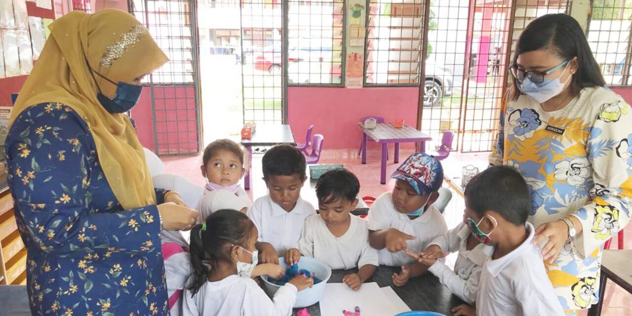 Anak Anda Bakal Belajar Dengan Dua Guru Dalam Satu Kelas Mulai 2027
