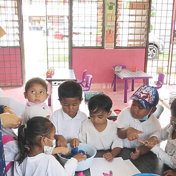 Anak Anda Bakal Belajar Dengan Dua Guru Dalam Satu Kelas Mulai 2027