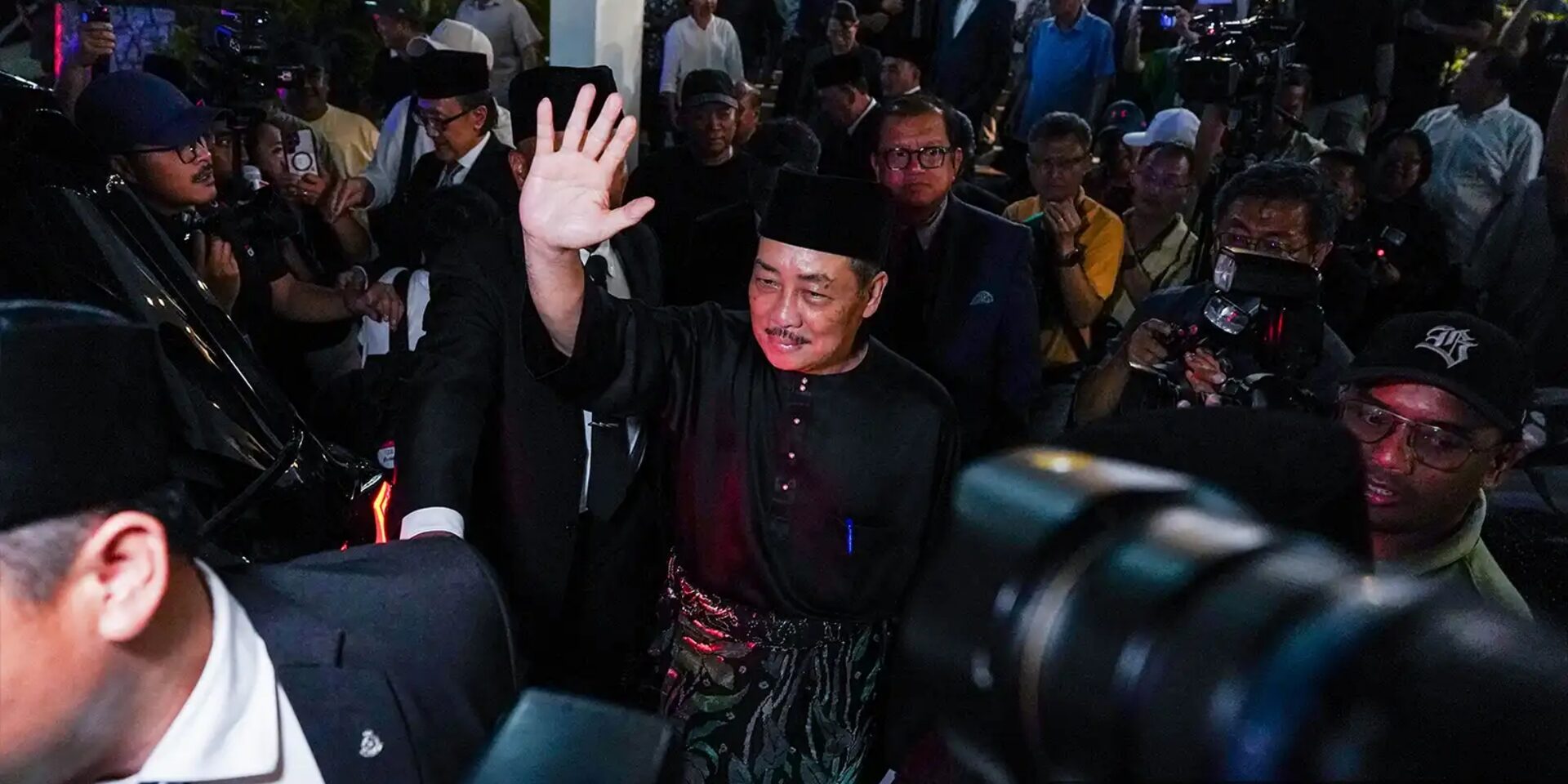 Hajiji Angkat Sumpah Untuk Penggal Kedua Ketua Menteri Sabah