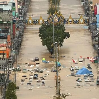Amaran Banjir Tahap Merah, Proses Selamatkan Lebih 1,000 Pelancong Malaysia Di Hat Yai Terbantut 3 Amaran Banjir Tahap Merah, Pelan Selamatkan Lebih 1,000 Pelancong Malaysia Di Hat Yai Terbantut