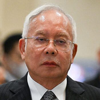 Najib Razak Dihukum Penjara 15 Tahun, Denda RM11.38 Bilion 2 Najib Razak Dihukum Penjara 15 Tahun, Denda RM11.38 Bilion