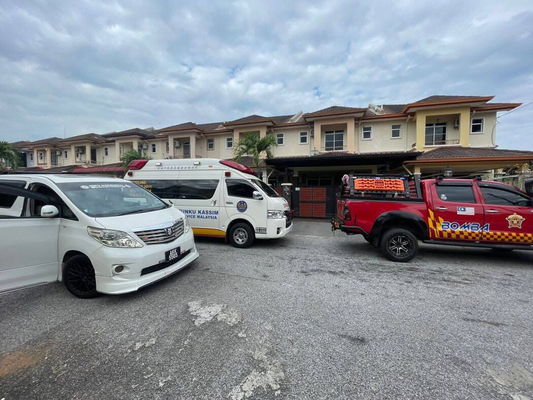 Alami Sesak Nafas, Lelaki Seberat 200kg Terpaksa Dibantu 8 Anggota Penyelamat Untuk Ke Hospital