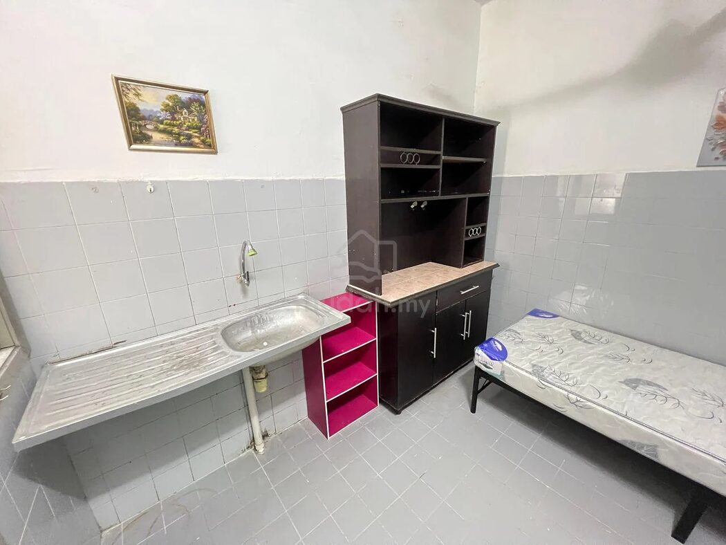 'Buka Mata Terus Nampak Sinki' - Netizen Terkejut Lihat Bilik Sewa 'Dapur' RM450 Sebulan