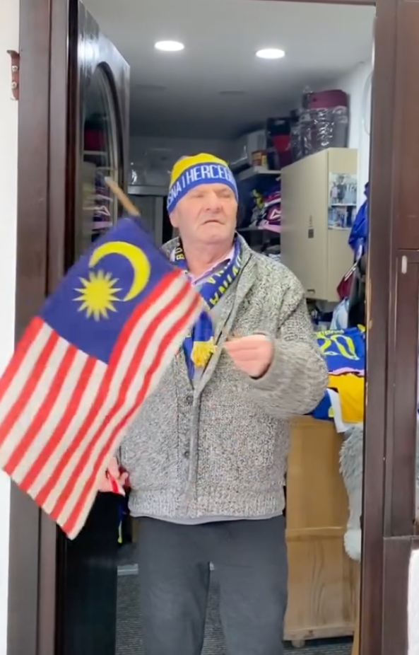 'Macam Ada Deria Keenam' - Pak Cik Bosnia Ini Bangga Kibar Jalur Gemilang Setiap Kali Nampak Orang Malaysia