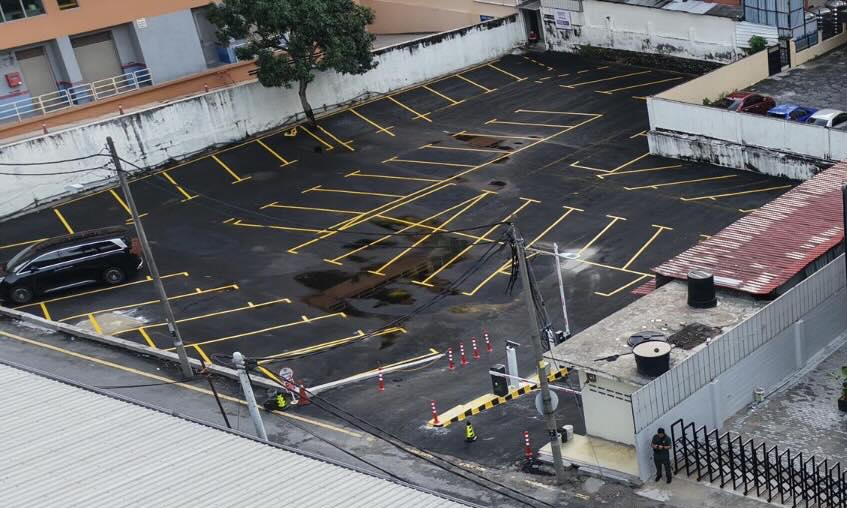 'Sempit Untuk Kereta Biasa, Kereta Mewah Lagilah' – Netizen Persoal Saiz 'Parking' Sebelah Rembayung