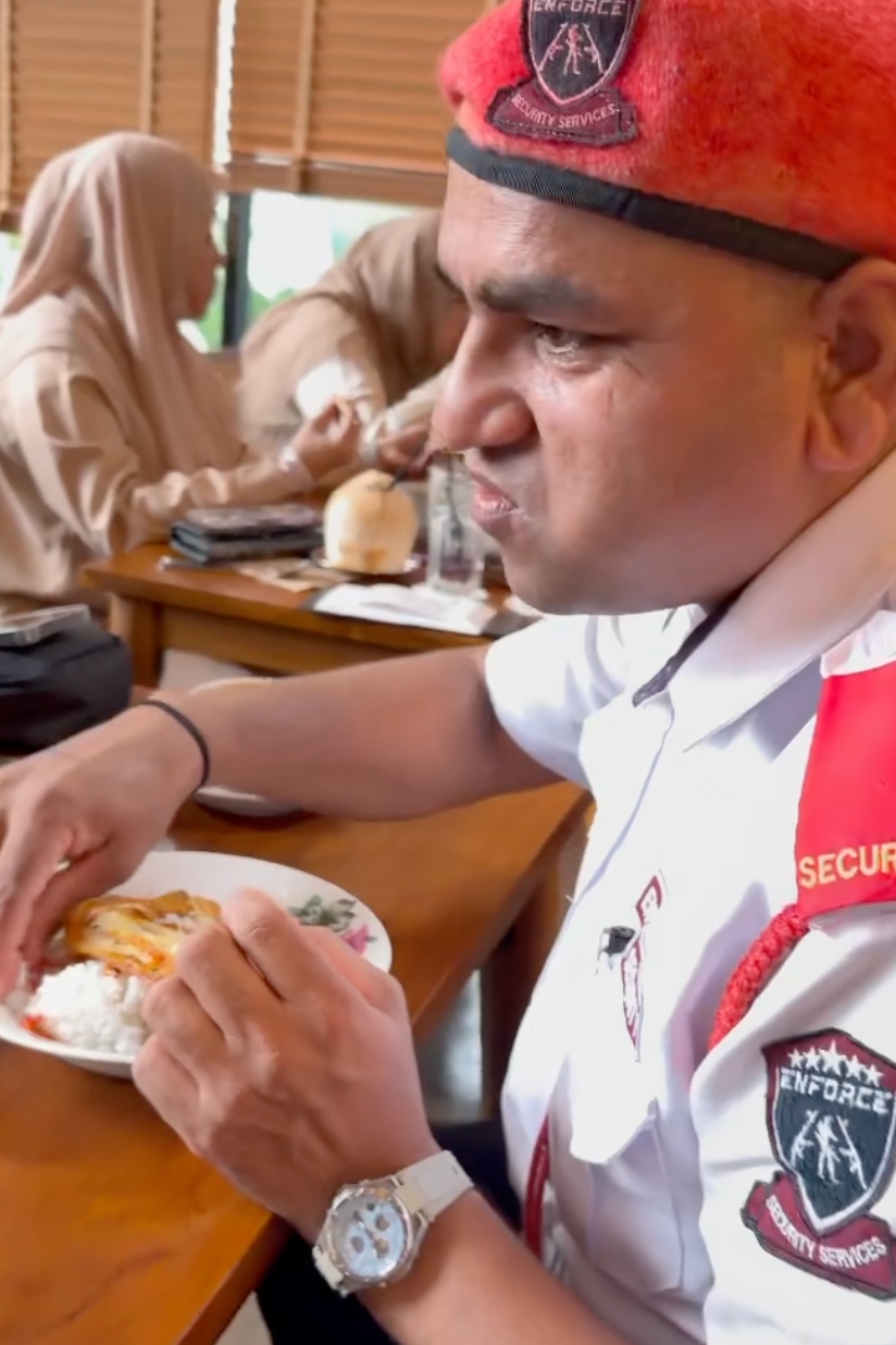 'Apa Amalan Dia?' - Ramai Teruja Lihat Pengawal Keselamatan Dapat Rasa Rembayung Tanpa Perlu Berebut Slot
