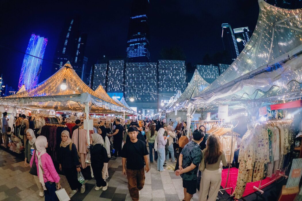 Suasana Kampung Di Tengah TRX! Ini Sebab RIUH Raya Baik Baik 2026 Buat Ramai Excited 3 Riuh Raya Baik Baik 2026