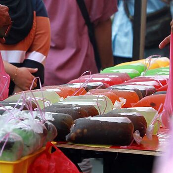 Peniaga Kecil 'Tergugat' Jenama Besar Sertai Bazar Ramadan, Ini Respon Pedas Pengguna