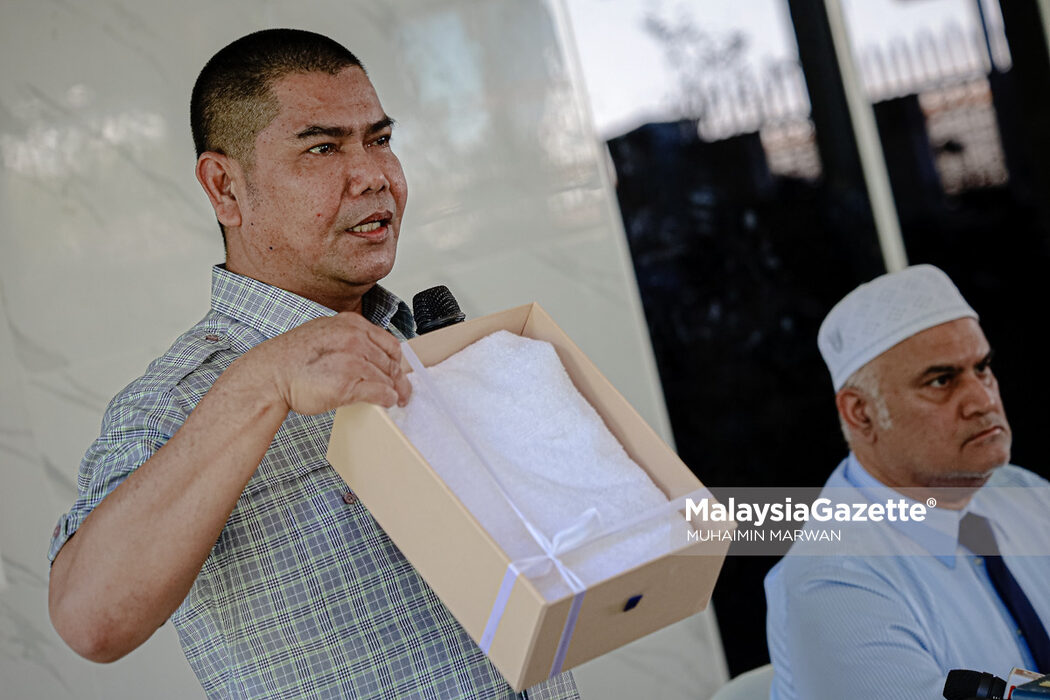 Sebelah Selipar Dan Tuala Jamal Laku RM66,000 Dalam 5 Minit