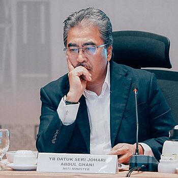 'Kerajaan Pantau Perkembangan Selepas Tarif Trump Dibatalkan' – Datuk Johari 2 'Kerajaan Pantau Perkembangan Selepas Tarif Trump Dibatalkan' – Datuk Johari