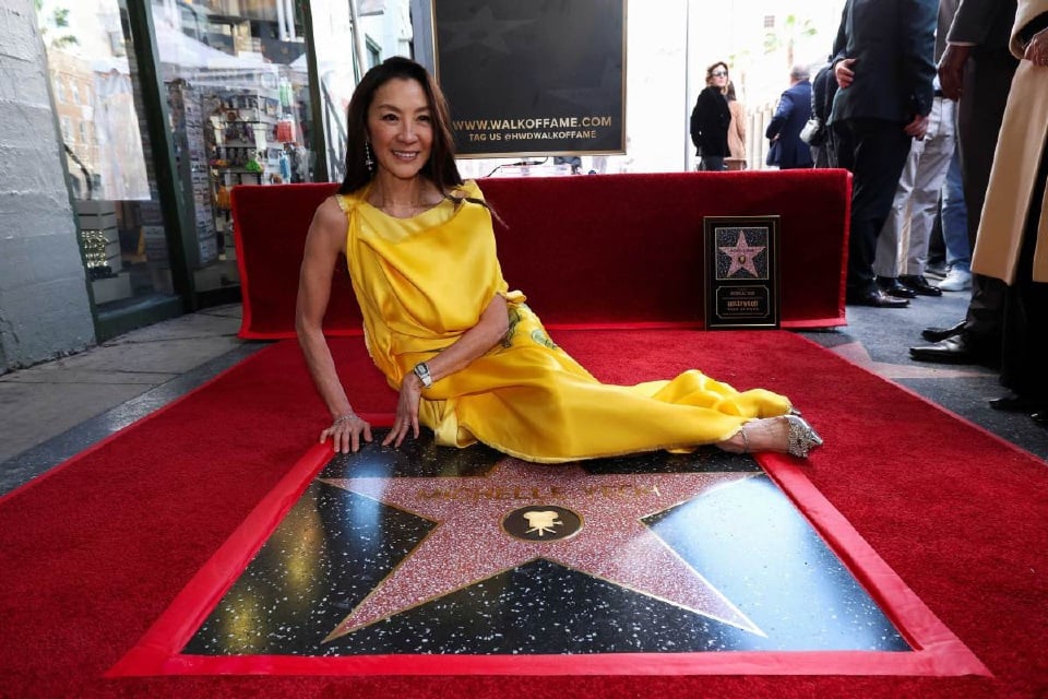 Satu Lagi Sejarah Terukir, Michelle Yeoh Sah Terima Bintang Hollywood Walk of Fame