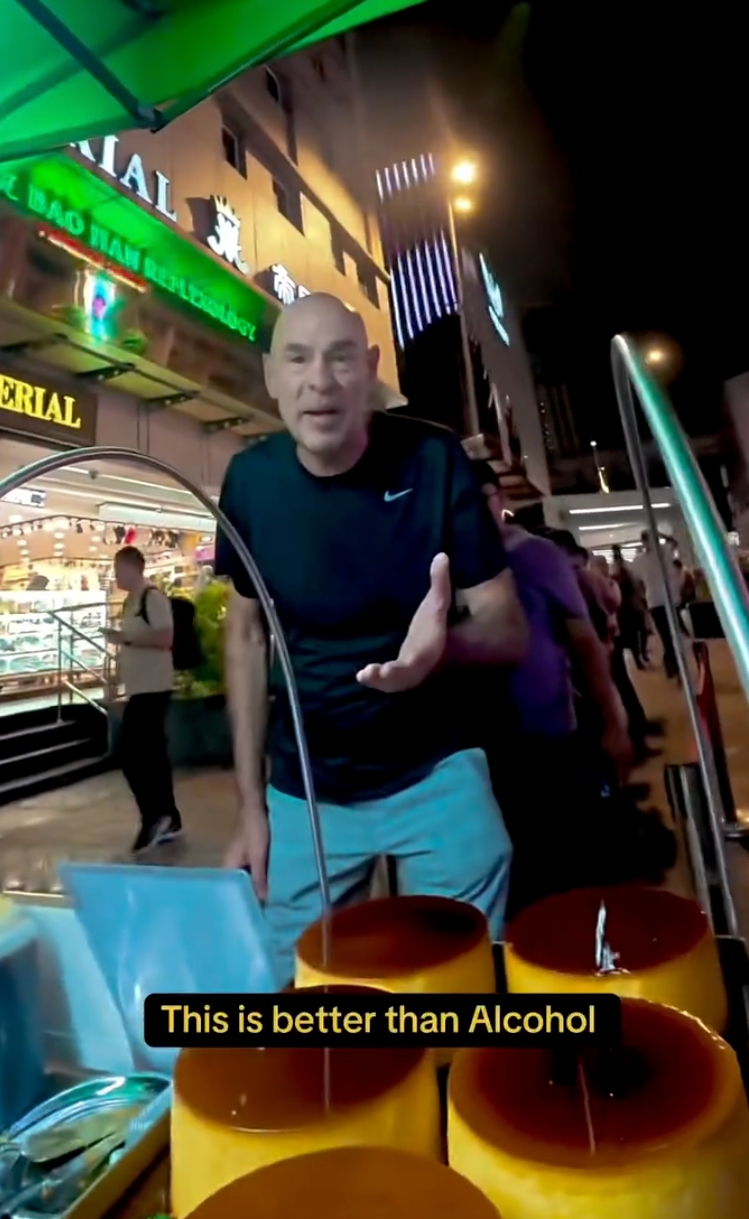 'Ini Lebih Sedap Daripada Alkohol' – Pelancong Asing Puji Quesillo Viral Di Bukit Bintang