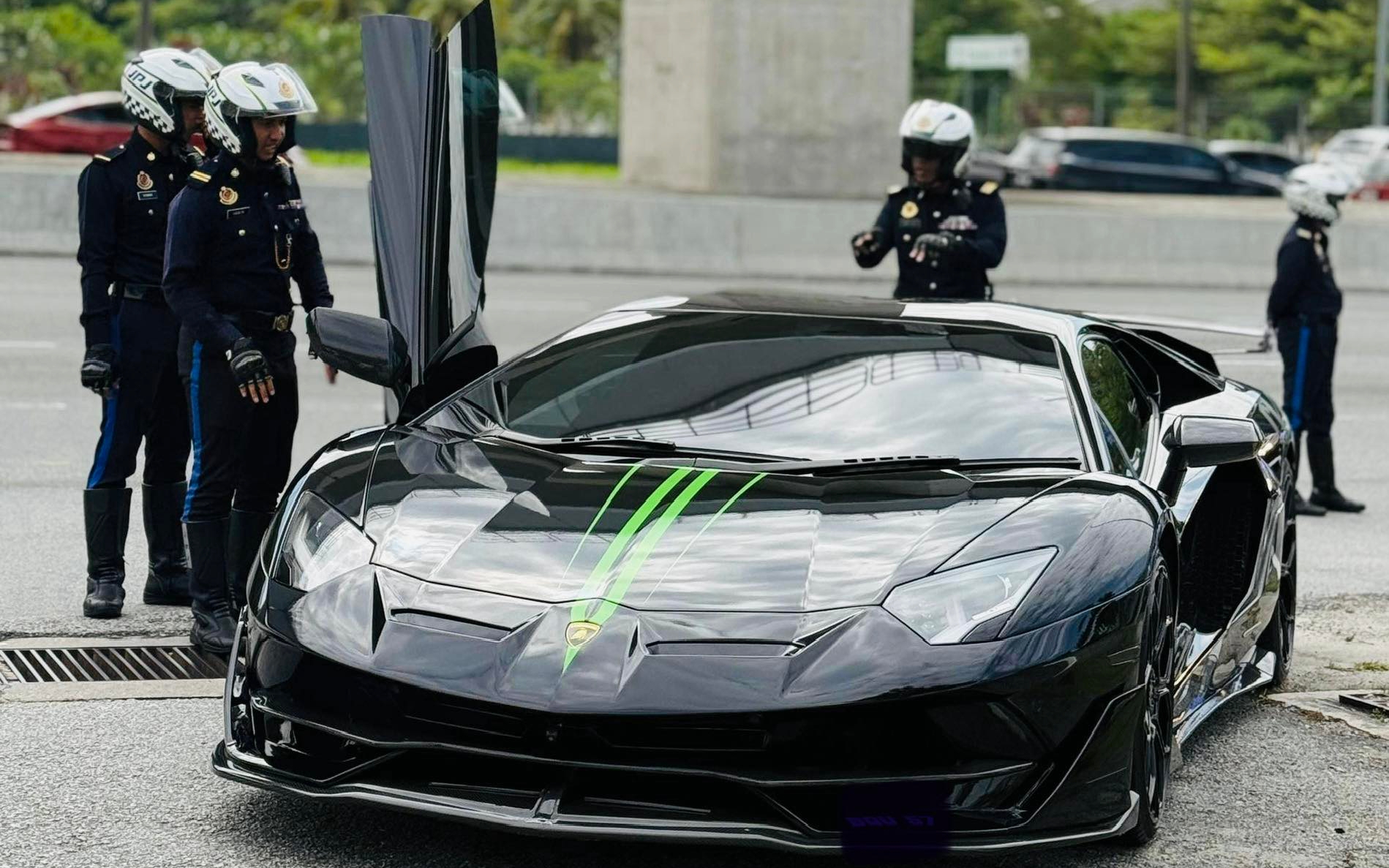 Padah Nombor Plat 'Fancy' & LKM 'Mati', JPJ Selangor Sita Lamborghini
