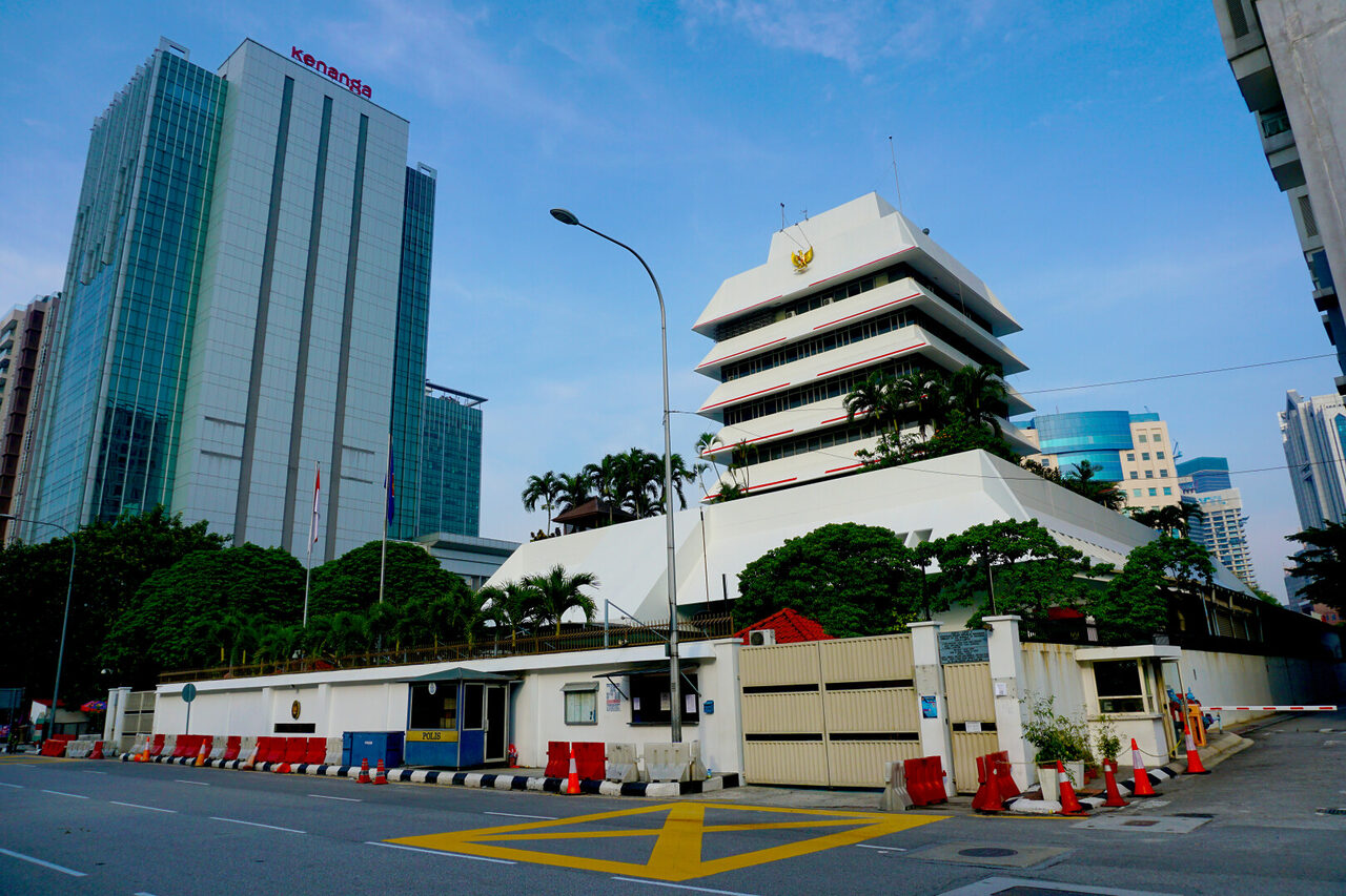‘Bukan Sombong, Tapi Dah Penat Kena Tipu’ – Warga Indonesia Tampil Pertahan Staf Kedutaan RI Di Malaysia